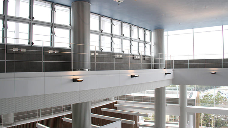 ���R���C