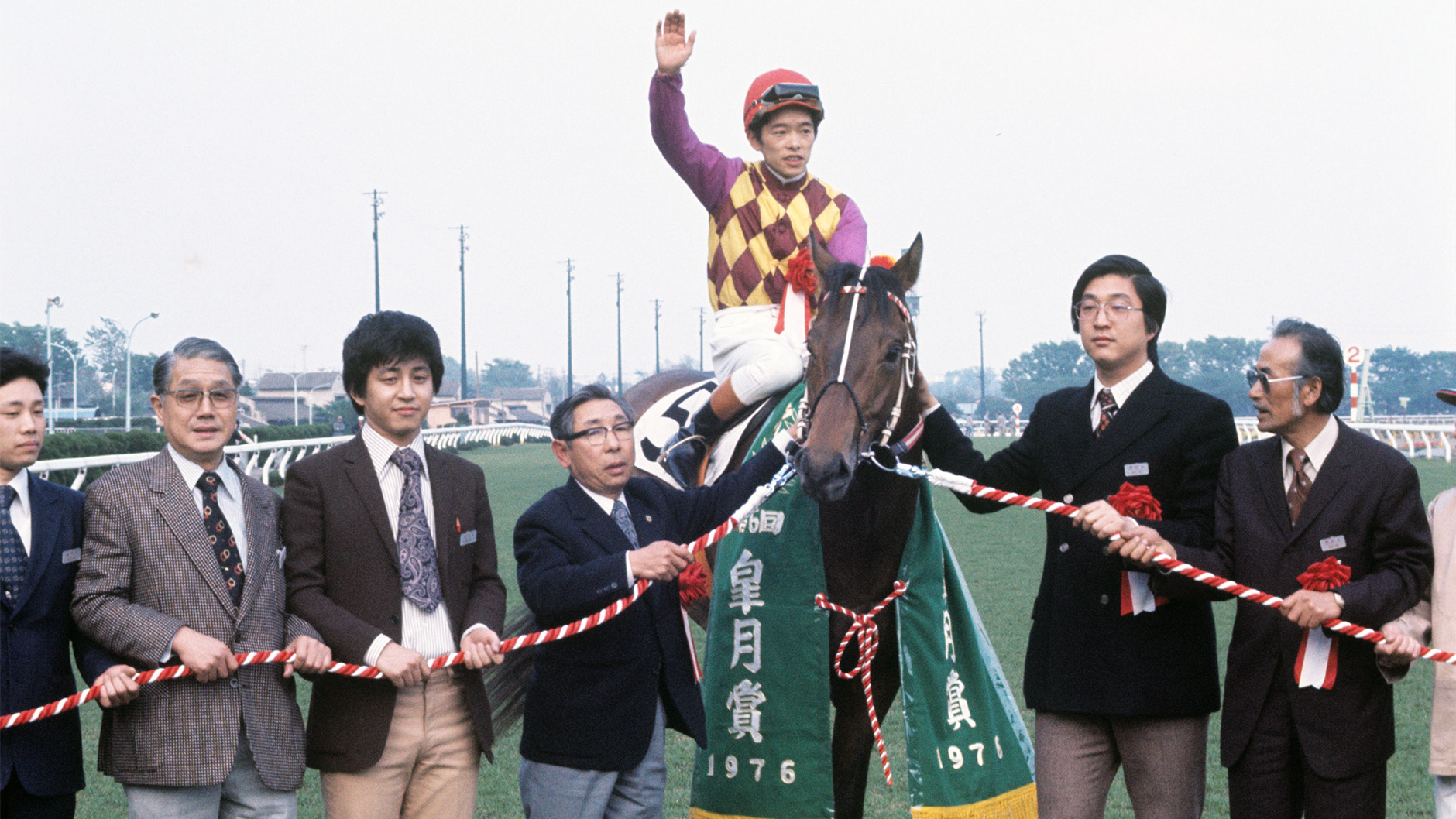 1976�N �H����