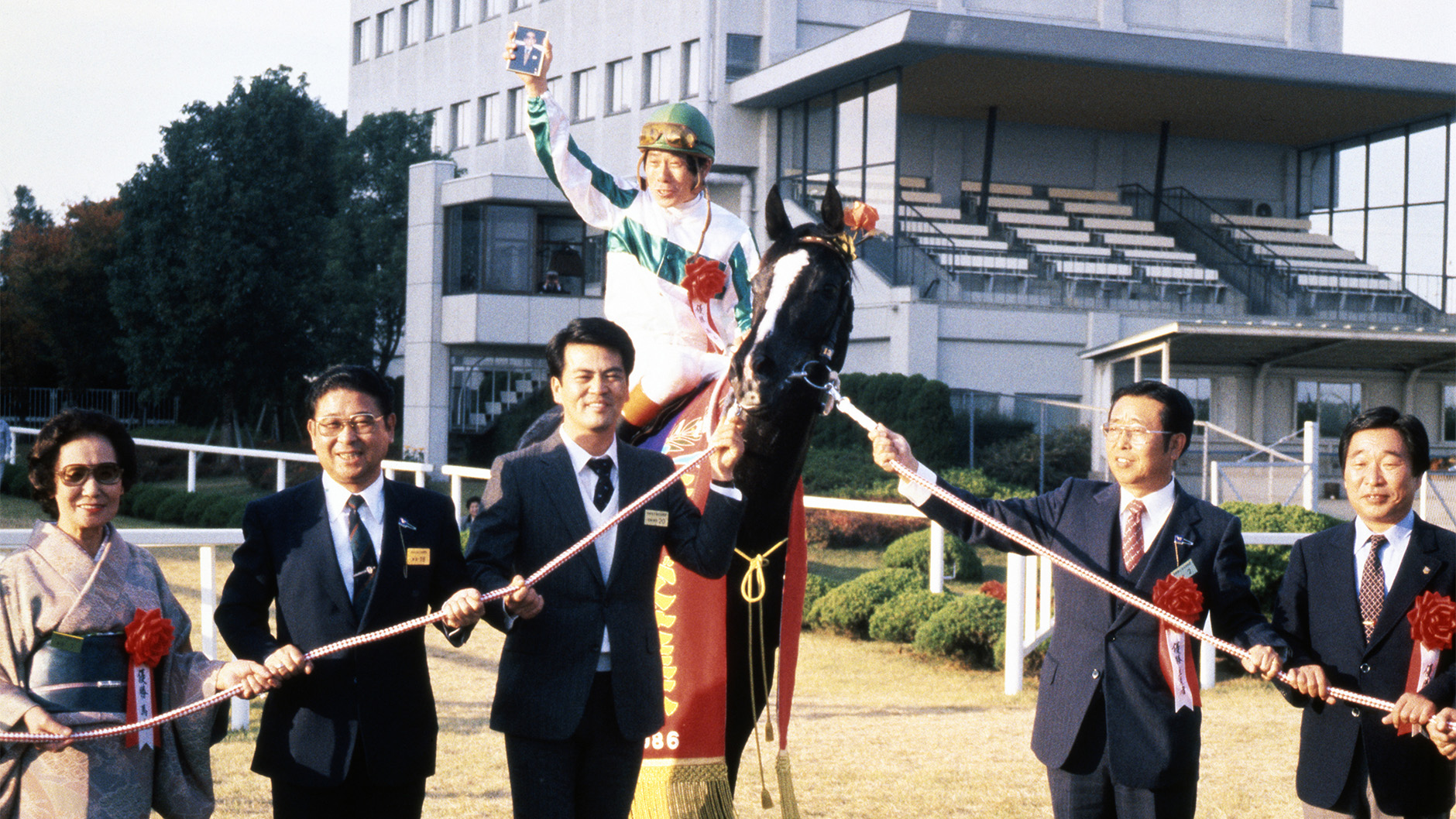 1986�N �G���U�x�X�����t