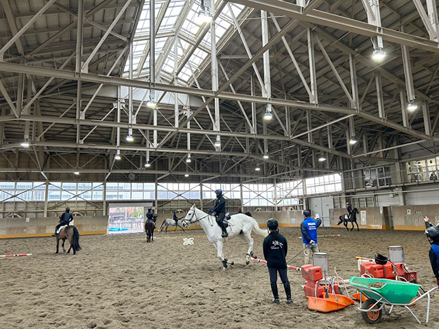 ���K���i